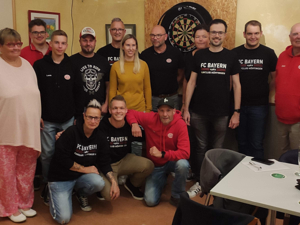 Mitgliederversammlung - Die neuformierte Vorstandschaft des FC Bayern Fanclub'82