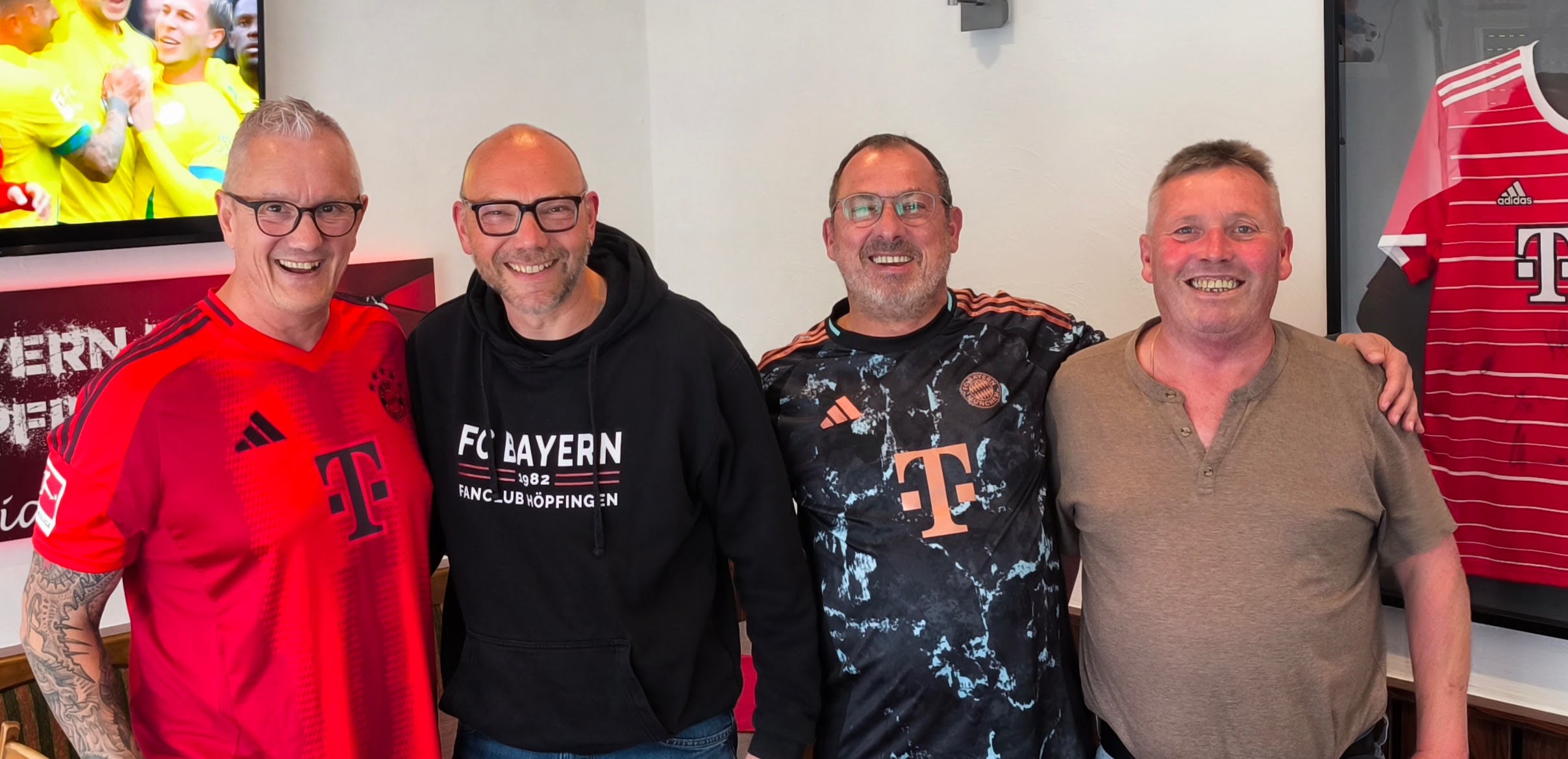 Personen v.. Vorsitzender Jens Keilbach, Tippspielsieger Christian Wüst, Patrik Lehr, Arno Greulich